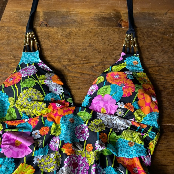 TRINA TURK ONE PIECE. Final price,no mark downs on this one. - Picture 4 of 5